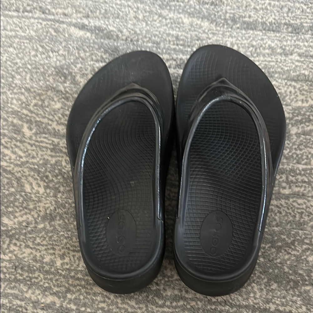 Oofos Black Flip Flops